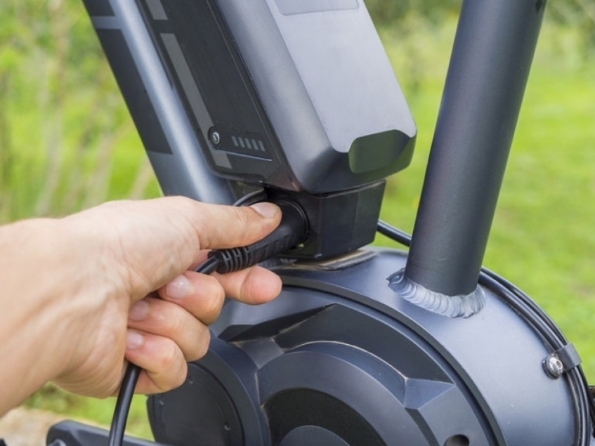 Hoe lang duurt het opladen van de batterij van mijn elektrische fiets? 