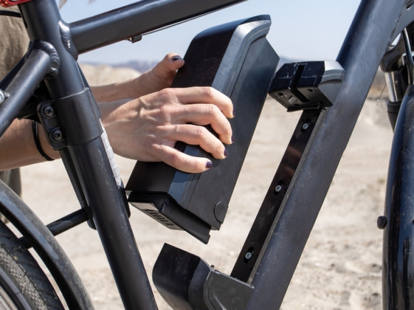 Hoe haal je de batterij uit een elektrische fiets?